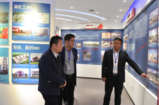 優(yōu)質(zhì)服務(wù)羸贊譽 客戶致謝送錦旗467.png